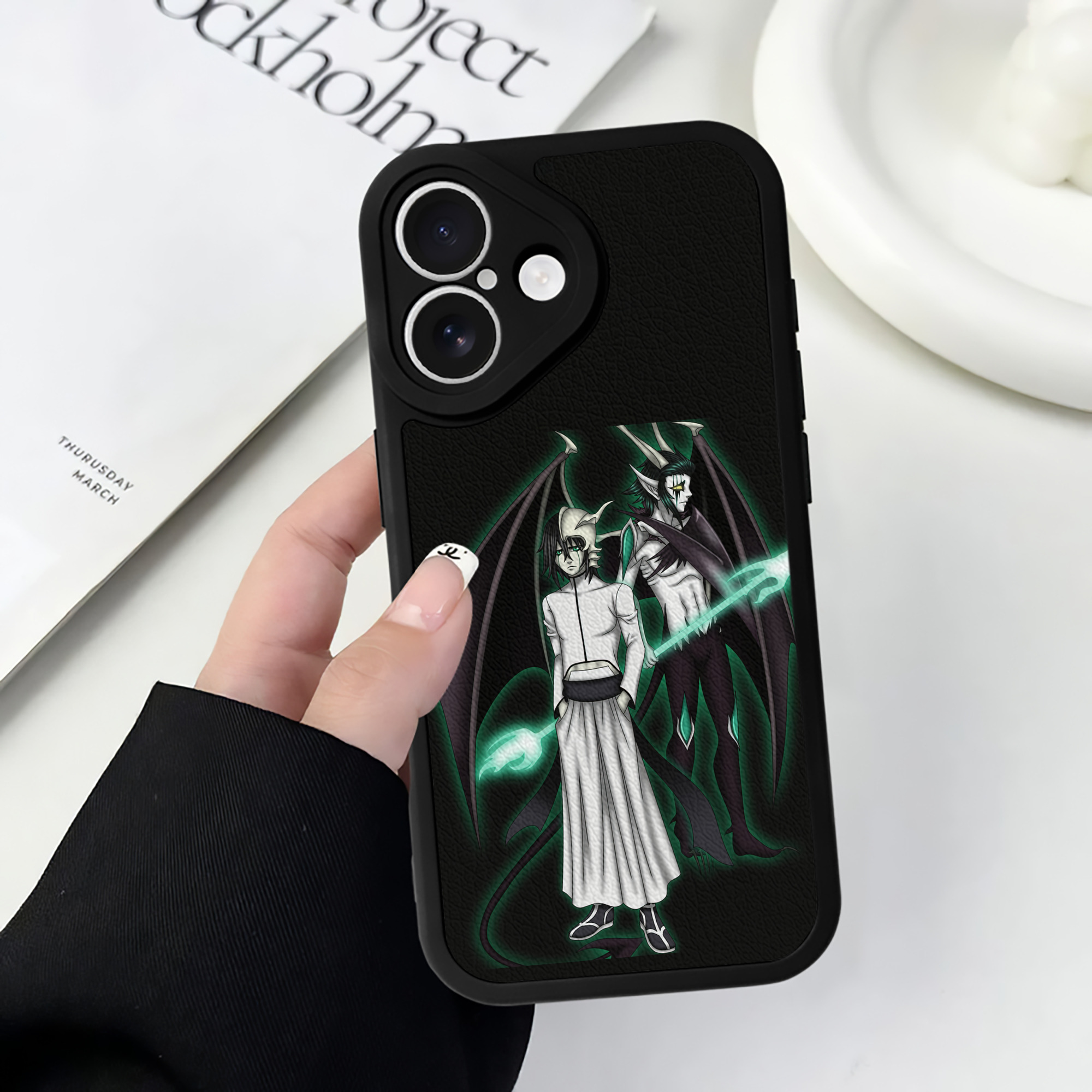 （画像用） ブリーチ ウルキオラ·シファー BLEACH Ulquiorra cifer 【iPhone 16シリーズ対応】シリコンスマホケース（レザー調） 材質：シリコン